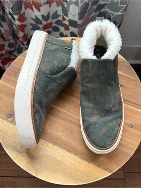 TOMS Paxton Suede Boots Faux Fur Lining in Camo Sz: 7.5